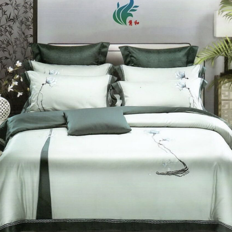 乐鱼60贡缎绣花四件套（菩提绿）